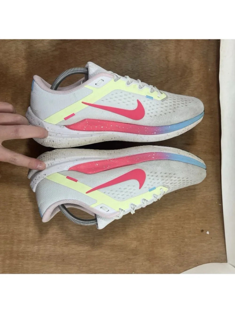 Nike Air Winflo 10 Womens Size 11.5 White Pink Gray Athletic Running Shoes